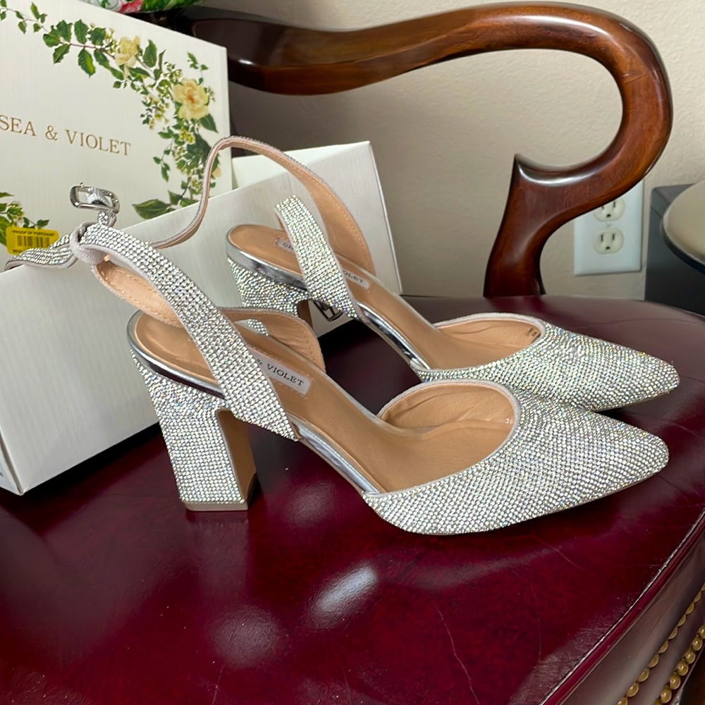 Mary Rhinestop embellished toe pumps